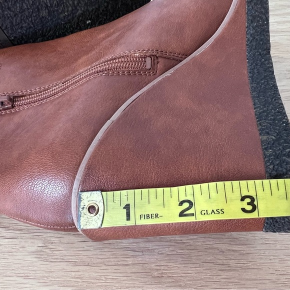 Zodiac brown ankle wedge boots size 10. - Picture 11 of 11